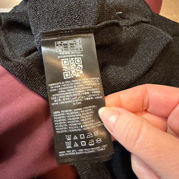 GUESS Women's Black Short Sleeve Tee - Picture 4 of 5